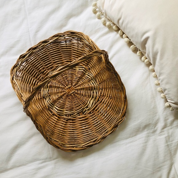 Vintage basket with handle
